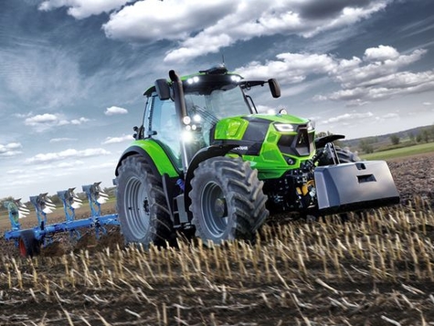 Deutz-Fahr traktor med landbrugsredskab – CN Maskinfabrik
