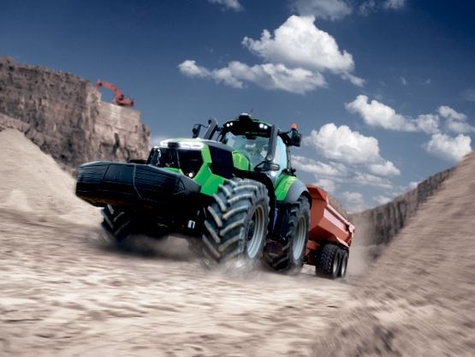 Deutz-Fahr traktor ved ensilage – CN Maskinfabrik